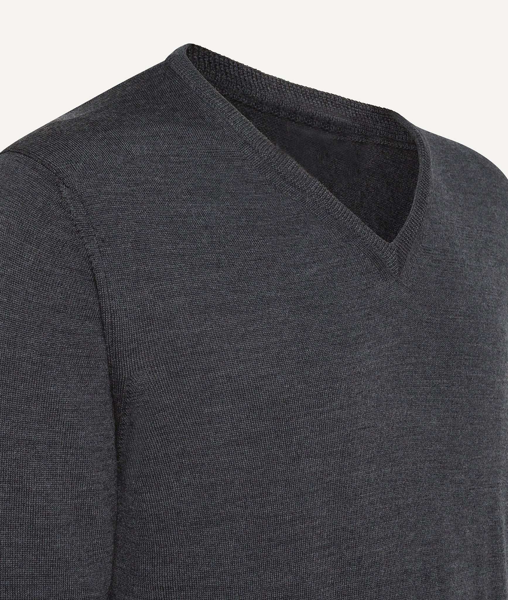 V Neck in Extrafine Merino Wool