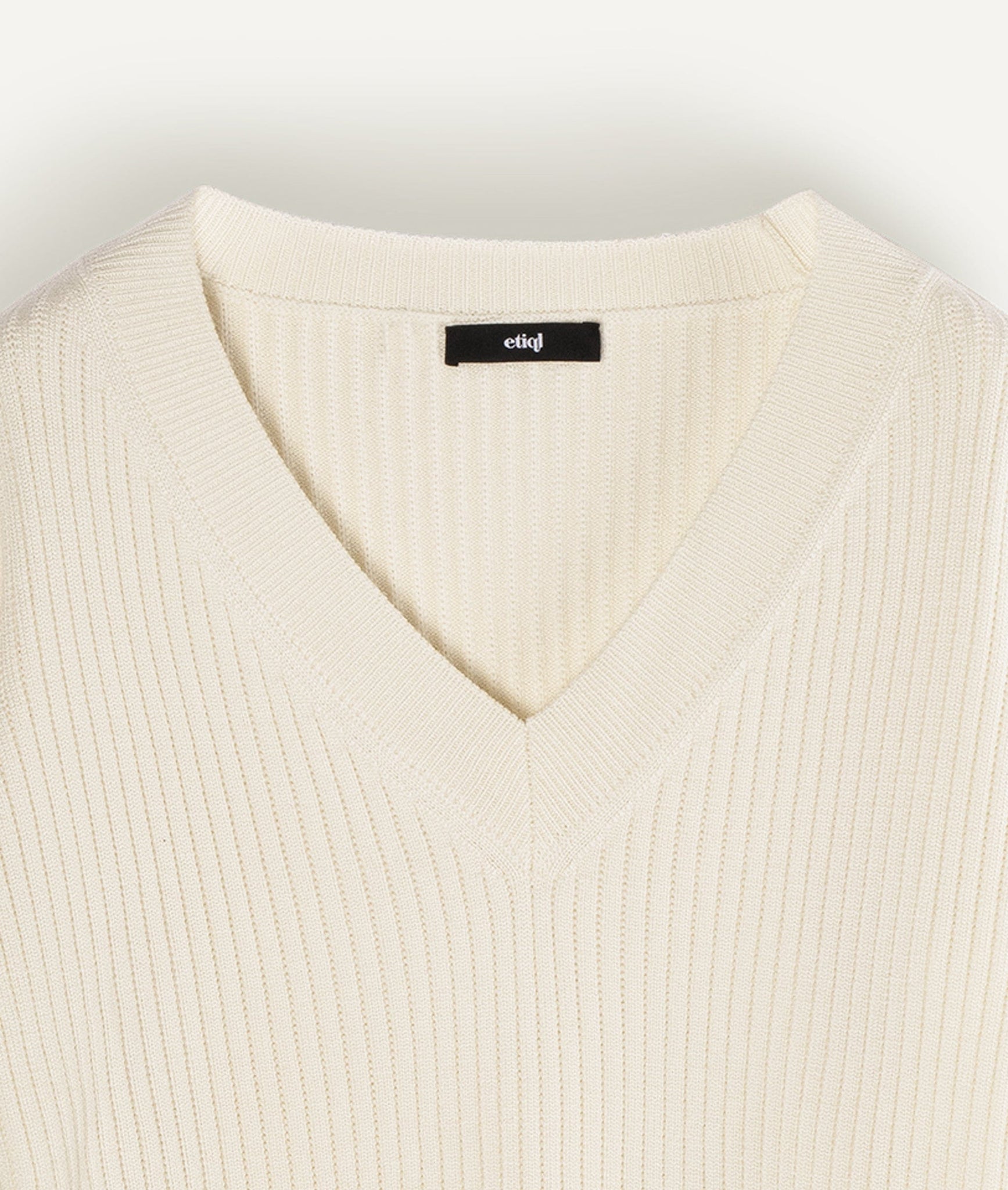 Ribbed Deep V-Neck Sweater in Cashwool